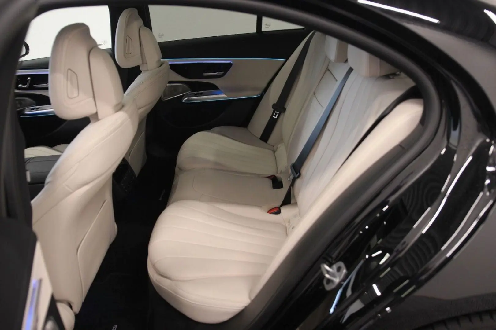 E220d AMG 197hp Premium Plus PANO HUD
