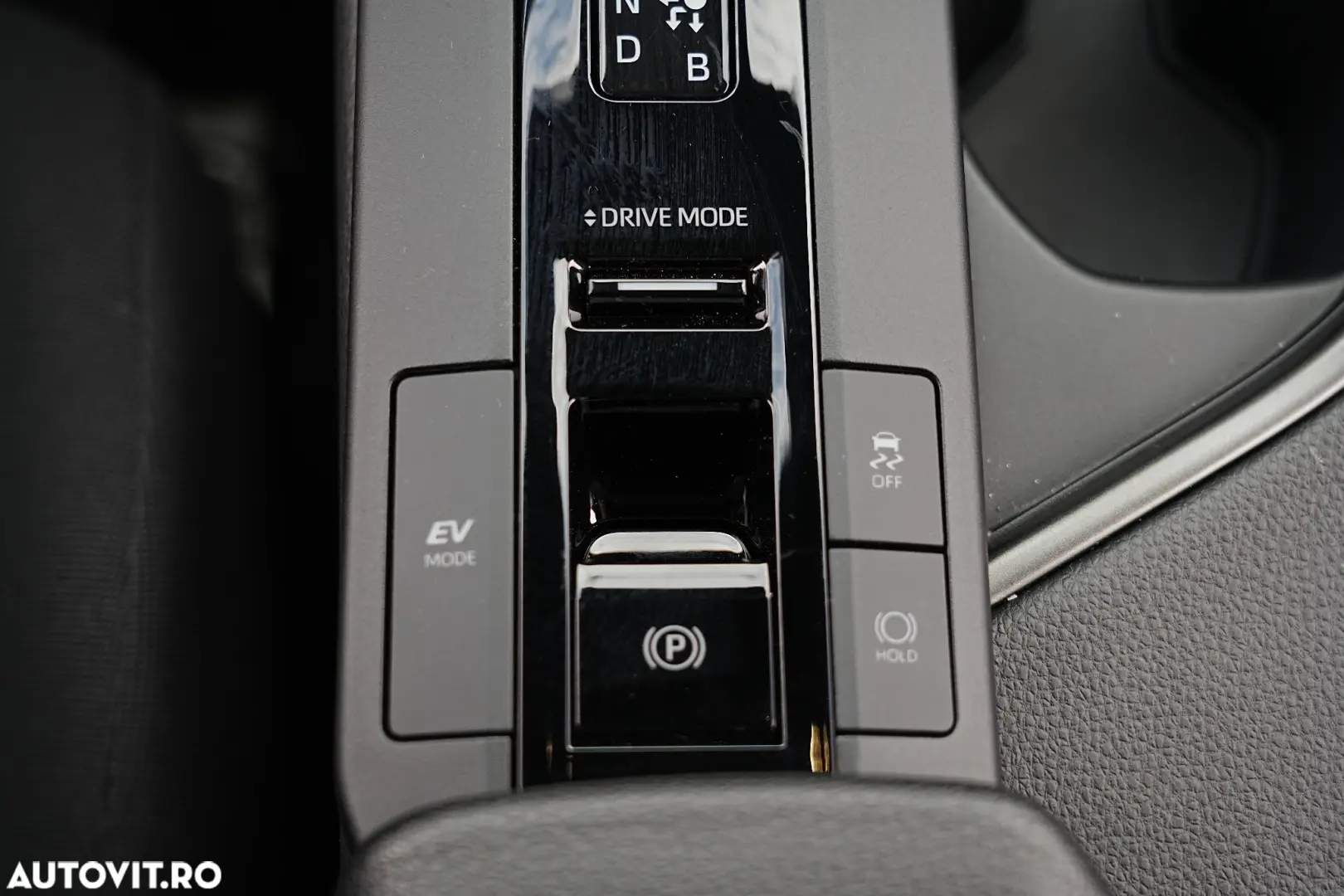 Toyota C-HR 1.8 HSD 122 CP 4x2 CVT Core