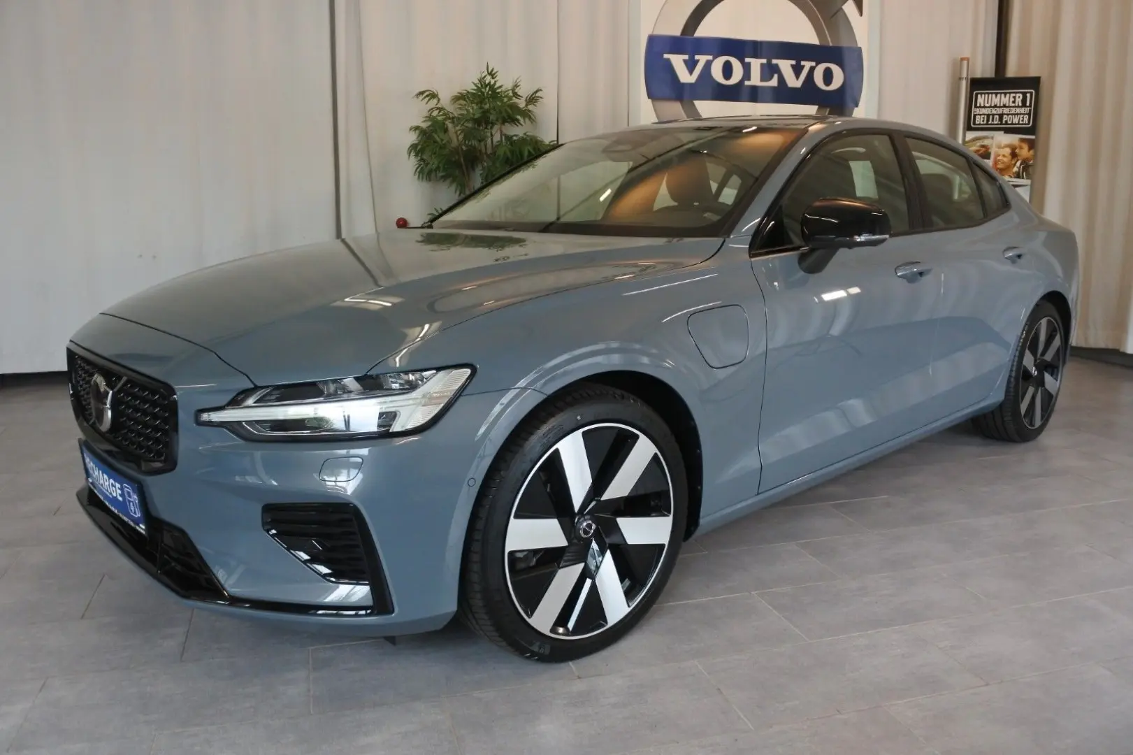 S60 T8 Ultimate Dark Recharge Plug-In Hybrid AWD