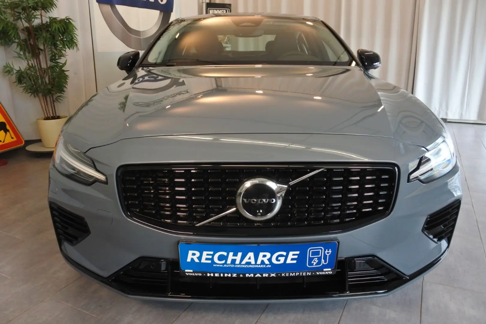 S60 T8 Ultimate Dark Recharge Plug-In Hybrid AWD