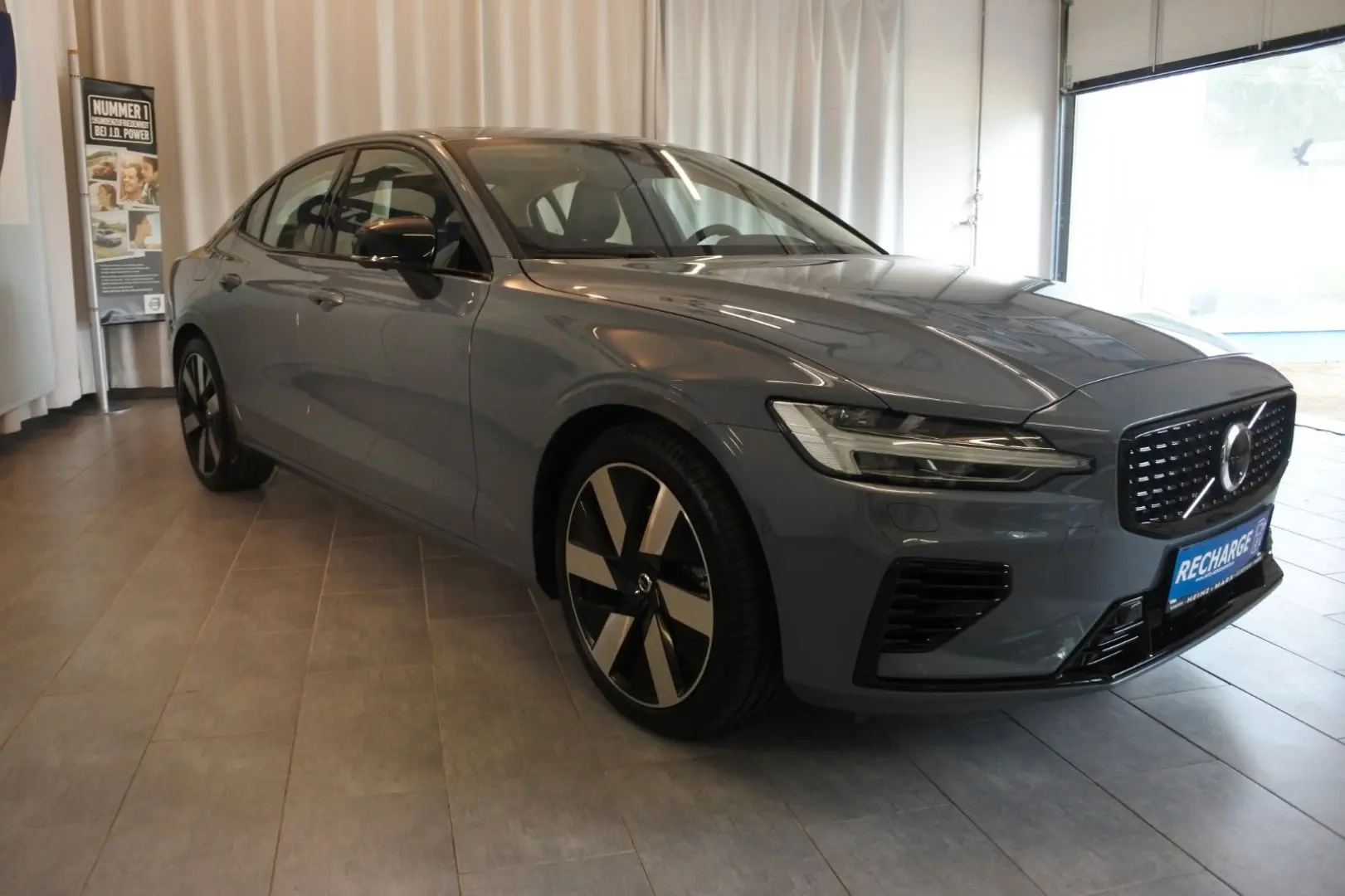 S60 T8 Ultimate Dark Recharge Plug-In Hybrid AWD