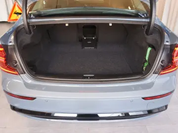 S60 T8 Ultimate Dark Recharge Plug-In Hybrid AWD