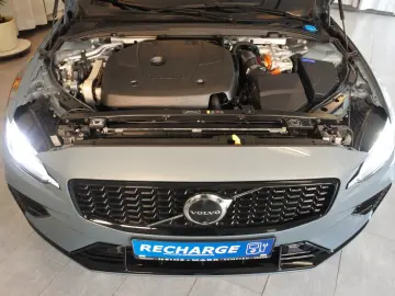 S60 T8 Ultimate Dark Recharge Plug-In Hybrid AWD