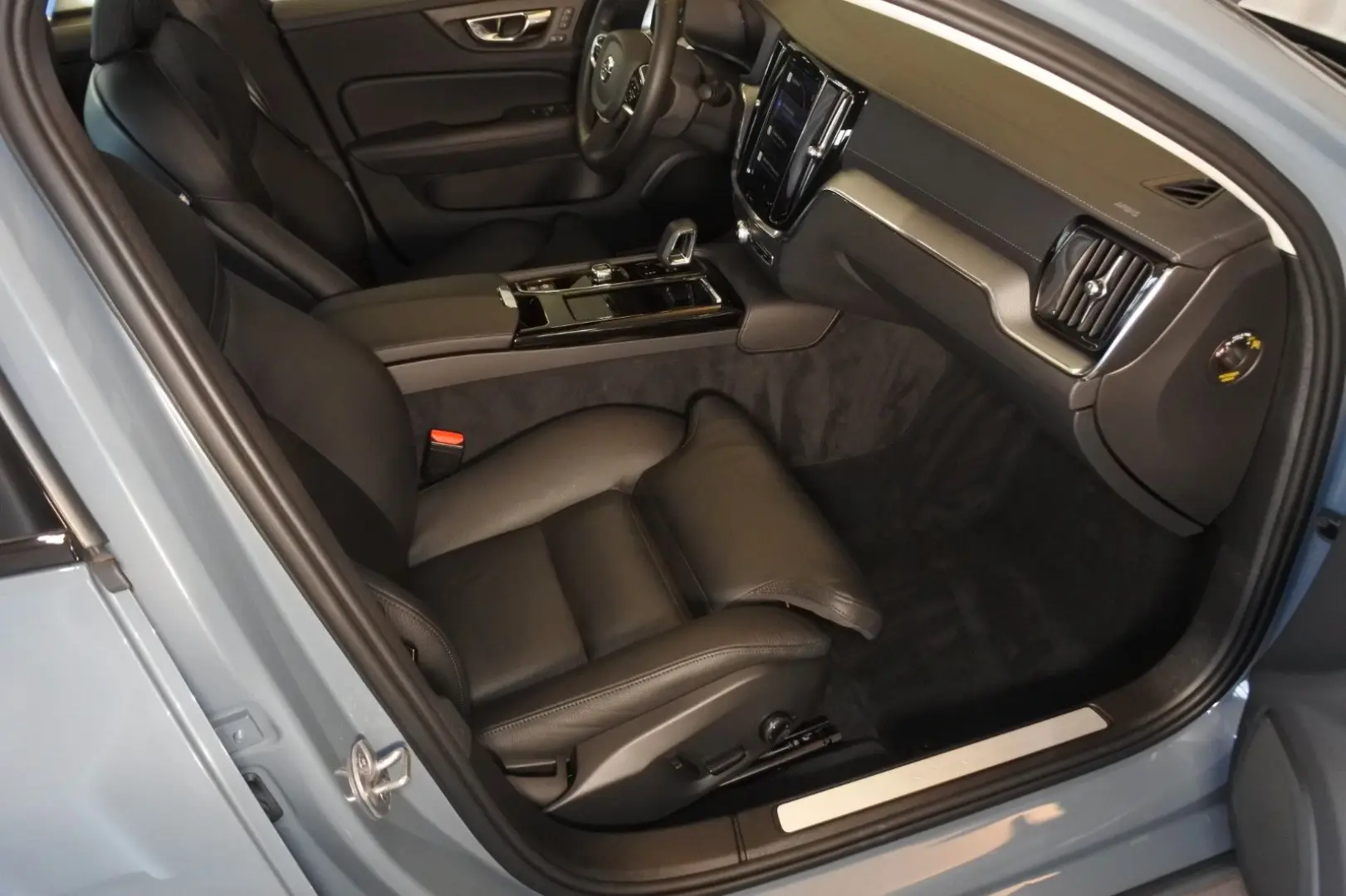 S60 T8 Ultimate Dark Recharge Plug-In Hybrid AWD