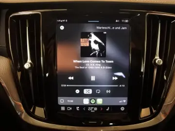 S60 T8 Ultimate Dark Recharge Plug-In Hybrid AWD