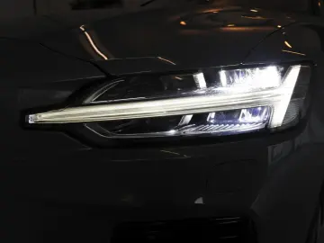 S60 T8 Ultimate Dark Recharge Plug-In Hybrid AWD