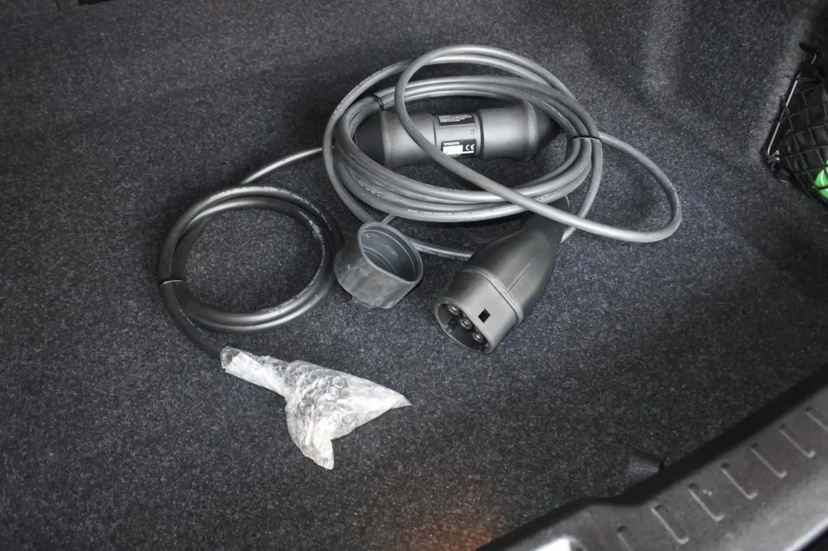 S60 T8 Ultimate Dark Recharge Plug-In Hybrid AWD