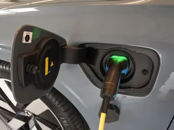 S60 T8 Ultimate Dark Recharge Plug-In Hybrid AWD