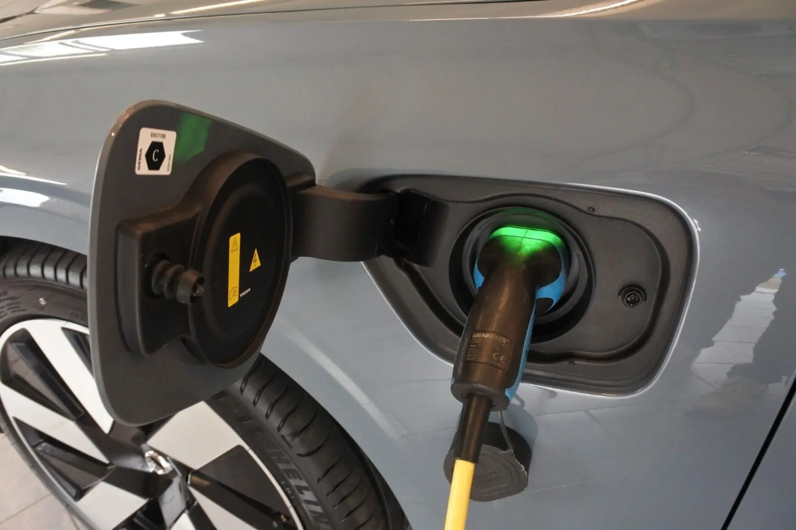 S60 T8 Ultimate Dark Recharge Plug-In Hybrid AWD