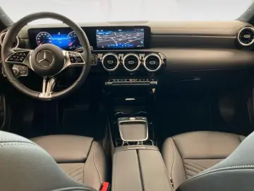 CLA 180 Progressive Line+Pano+Standhzg.+MBUX+LED