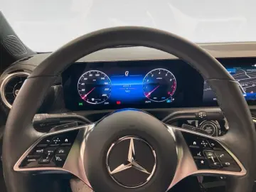 CLA 180 Progressive Line+Pano+Standhzg.+MBUX+LED