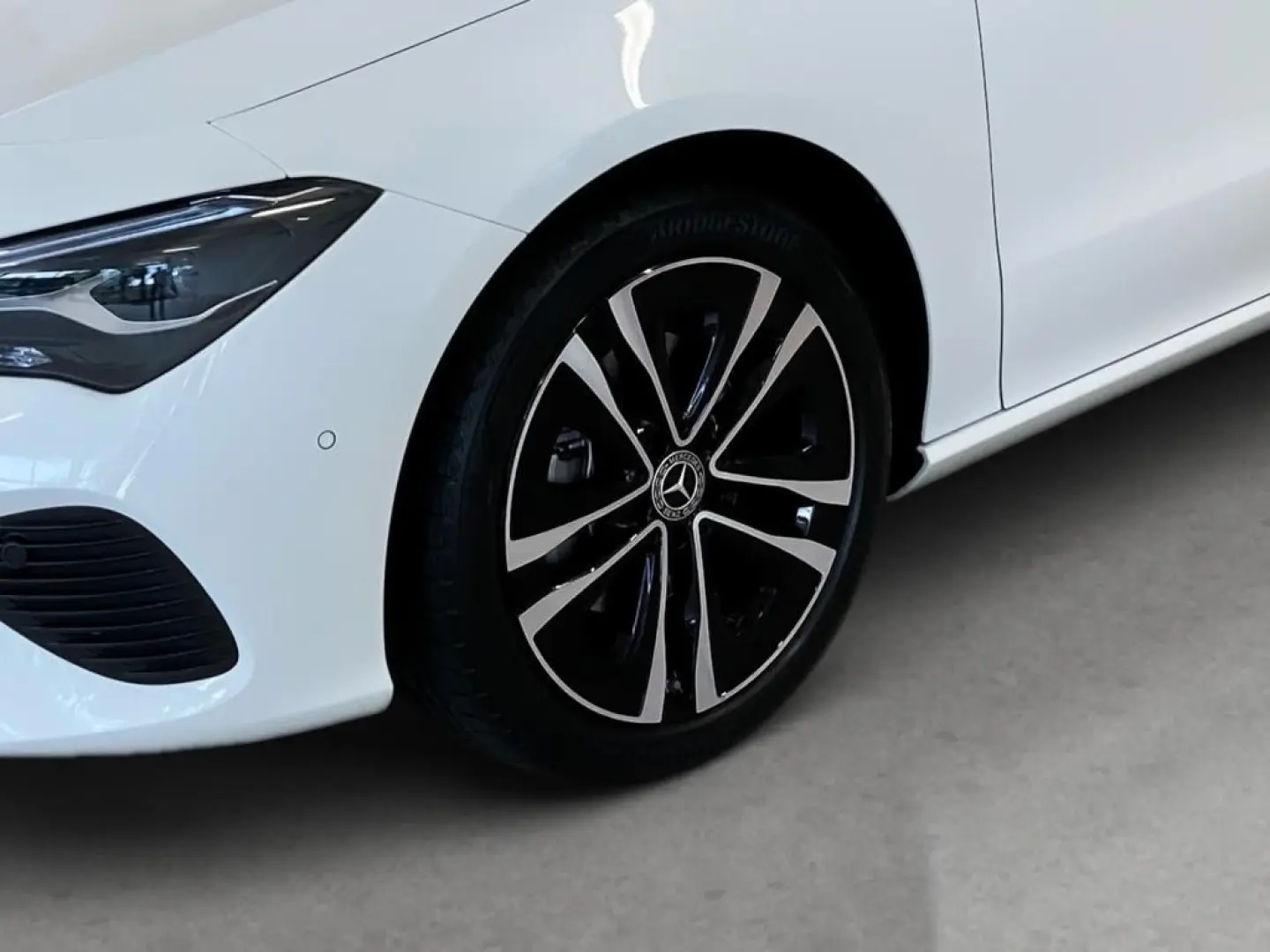 CLA 180 Progressive Line+Pano+Standhzg.+MBUX+LED