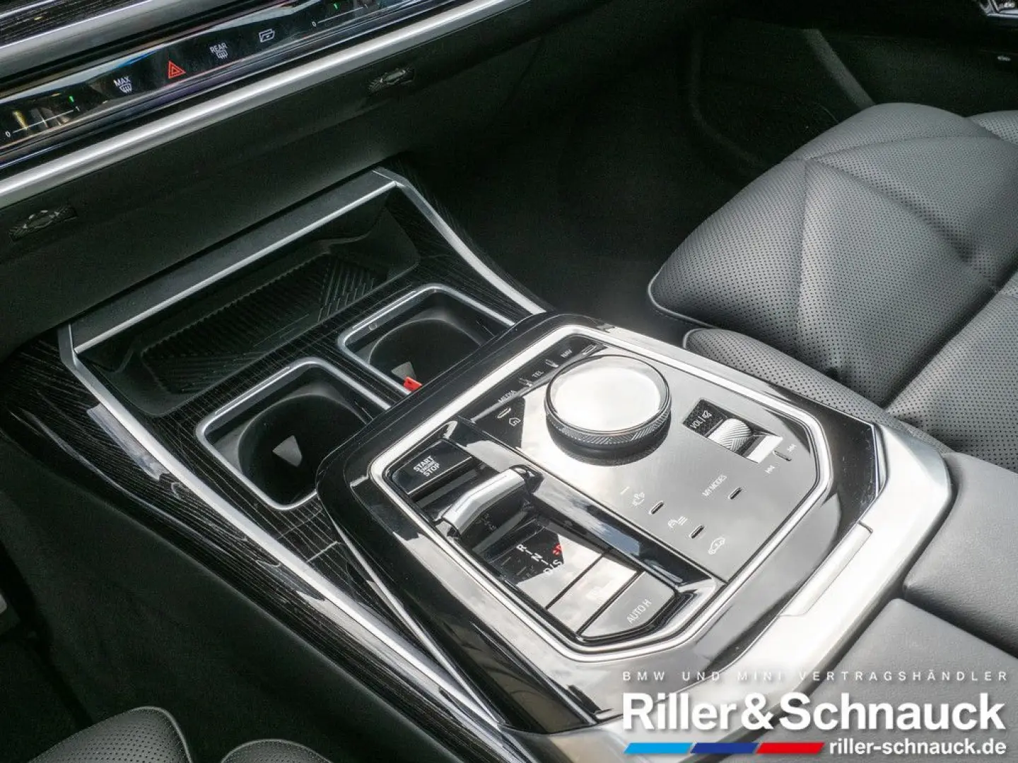 740d xDrive M-Sport AHK+PANO-SKY+STANDHZG