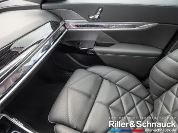 740d xDrive M-Sport AHK+PANO-SKY+STANDHZG
