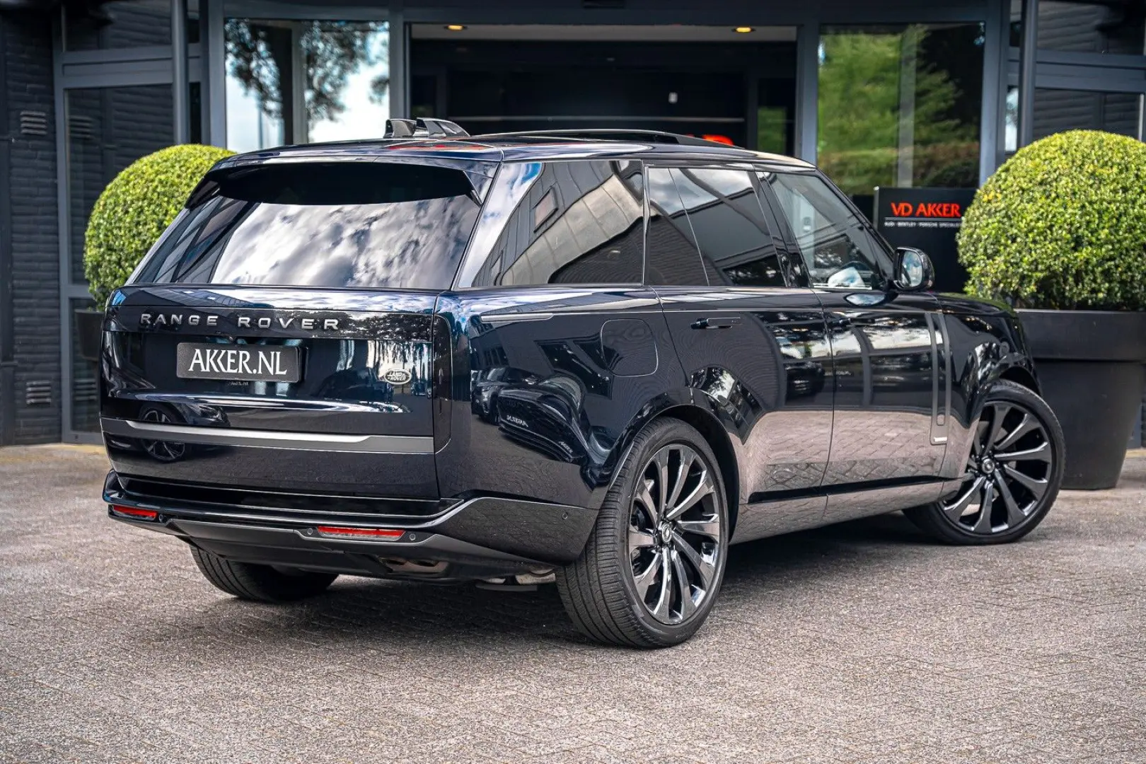 P530 V8 Autobiography (SV Ultra Metallic Paint)