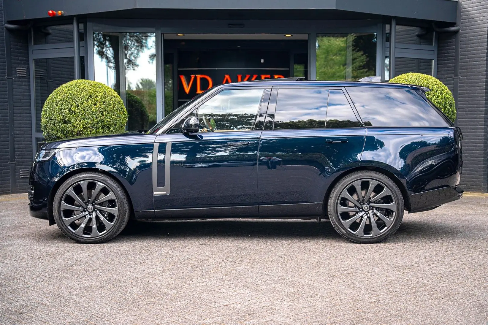 P530 V8 Autobiography (SV Ultra Metallic Paint)