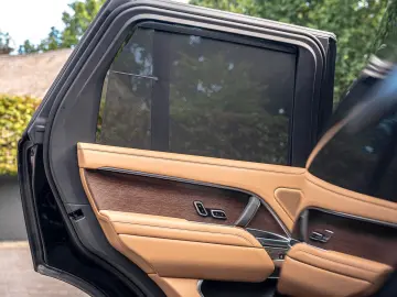 P530 V8 Autobiography (SV Ultra Metallic Paint)
