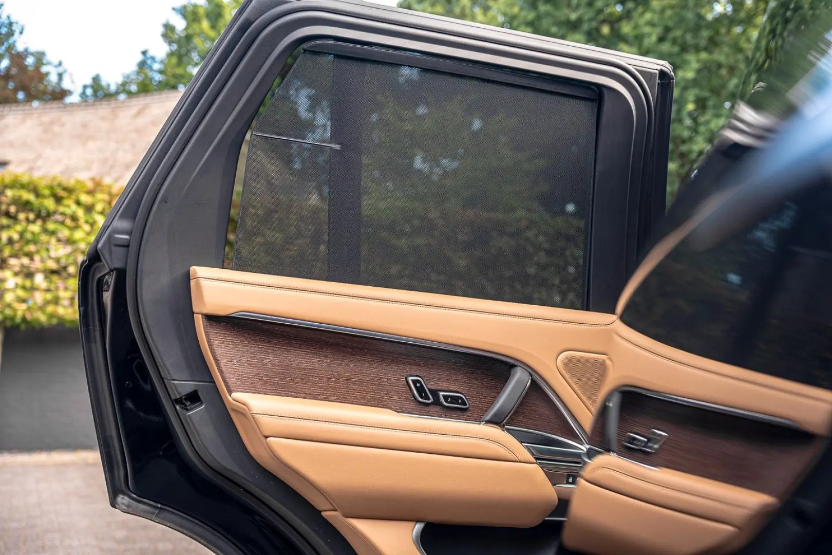 P530 V8 Autobiography (SV Ultra Metallic Paint)