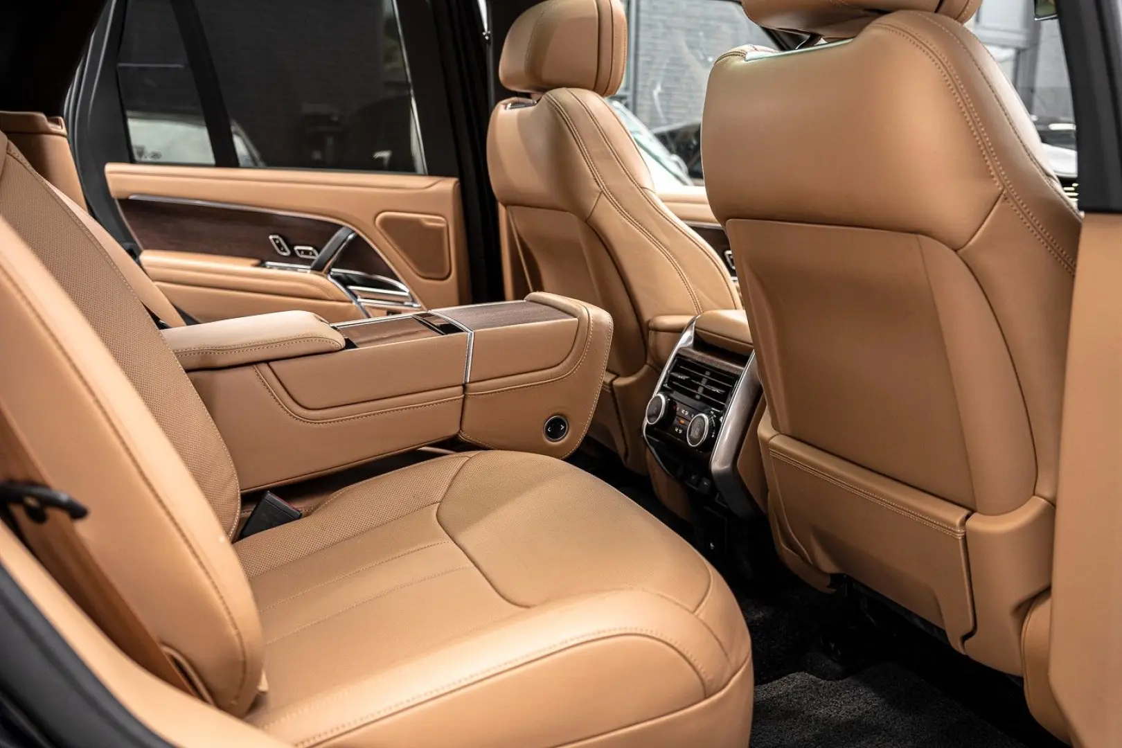 P530 V8 Autobiography (SV Ultra Metallic Paint)