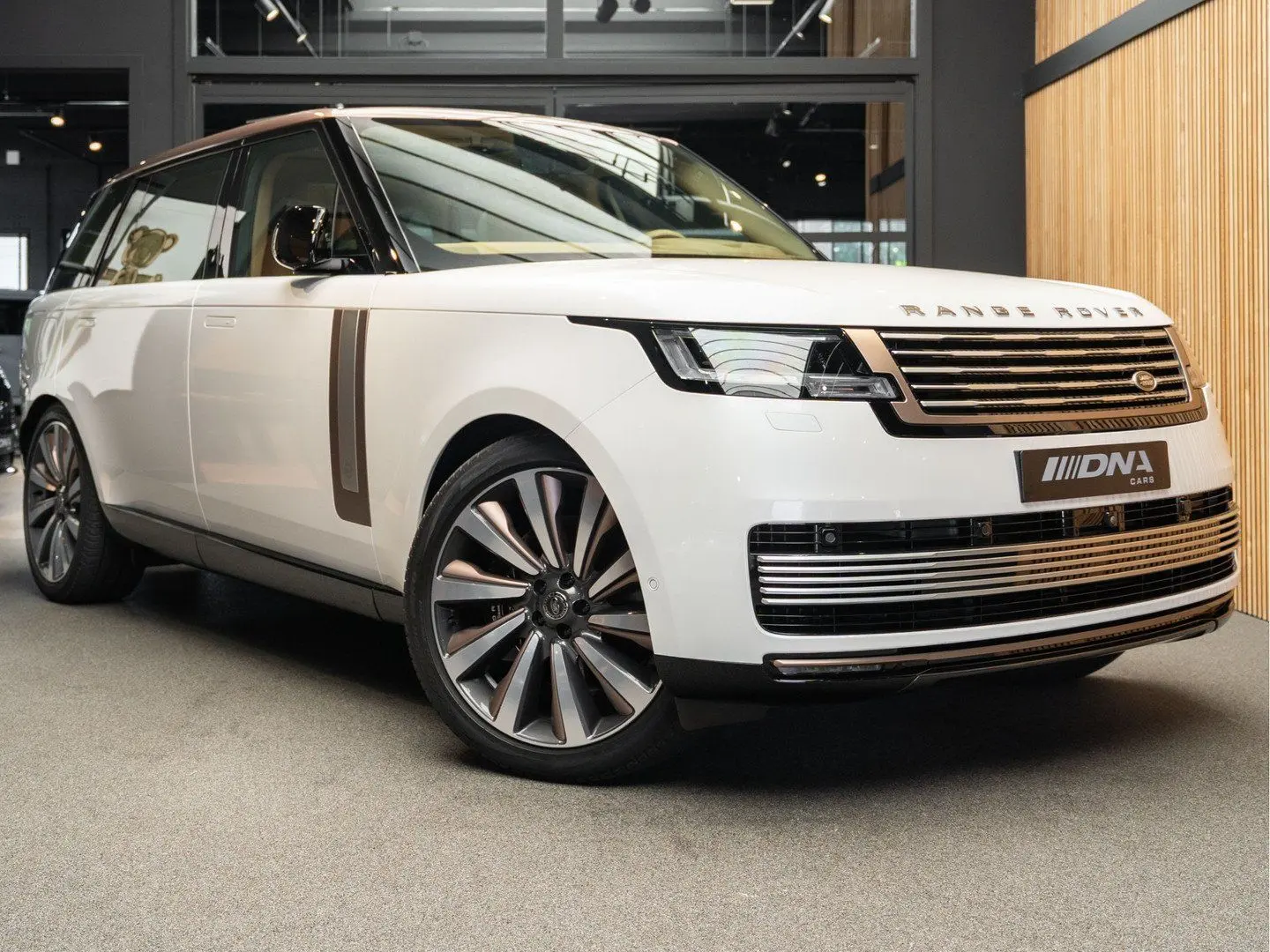 Range Rover P615 LWB SV Captain Seats Entertainm
