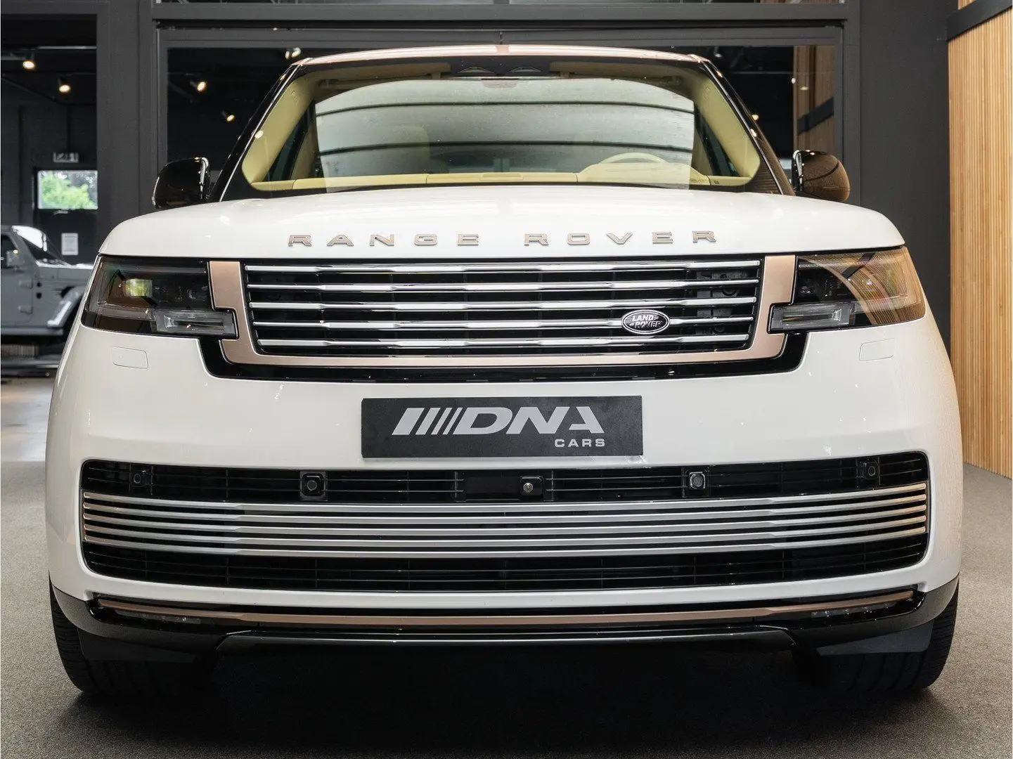 Range Rover P615 LWB SV Captain Seats Entertainm