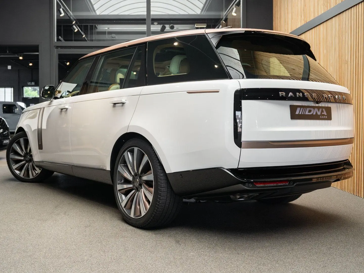 Range Rover P615 LWB SV Captain Seats Entertainm