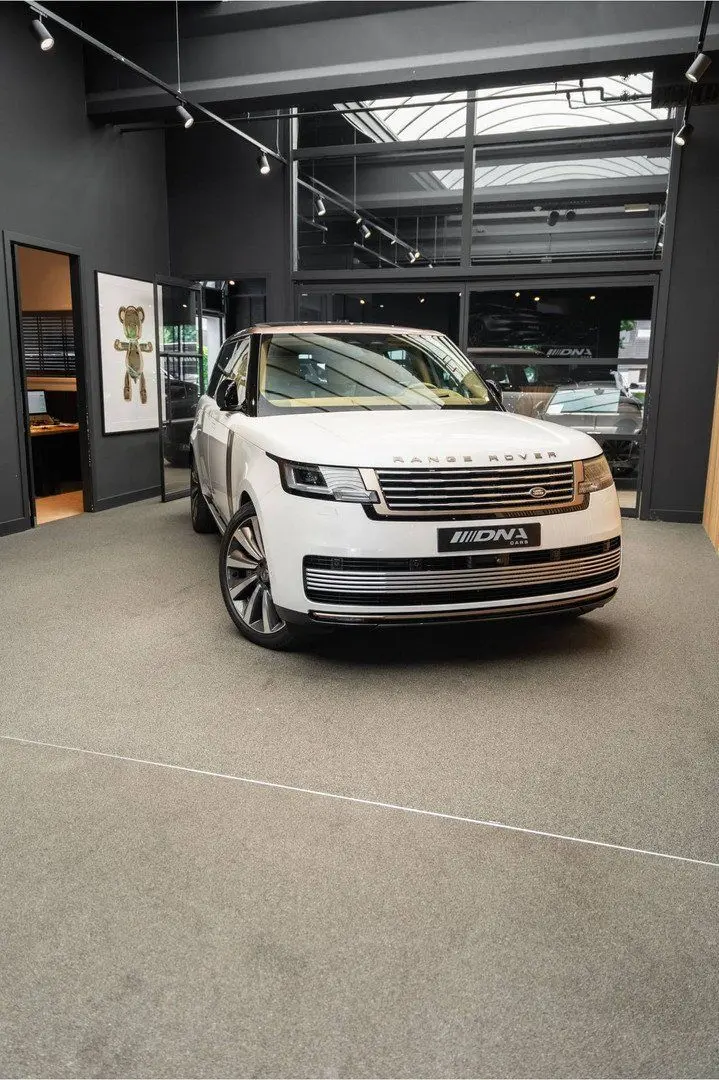 Range Rover P615 LWB SV Captain Seats Entertainm