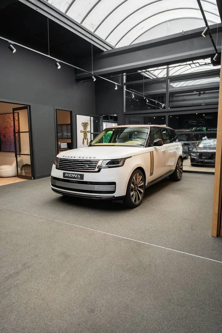 Range Rover P615 LWB SV Captain Seats Entertainm