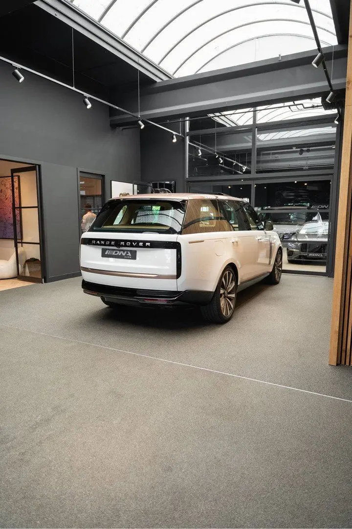 Range Rover P615 LWB SV Captain Seats Entertainm