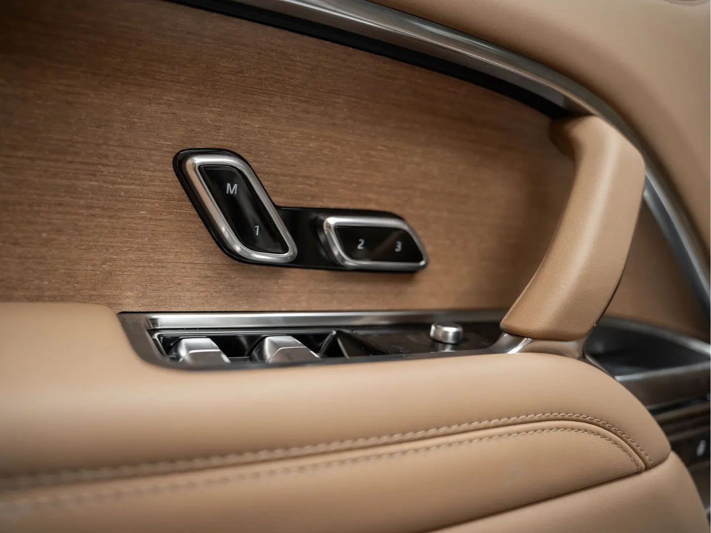 Range Rover P615 LWB SV Captain Seats Entertainm