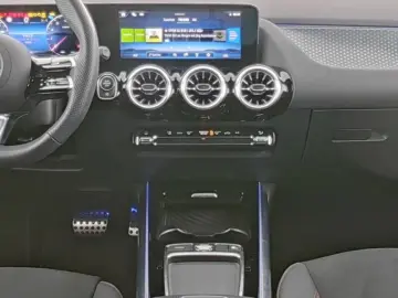 MERCEDES BENZ GLA250 4M AMG+Advanced+Night+20