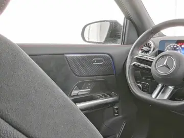 MERCEDES BENZ GLA250 4M AMG+Advanced+Night+20