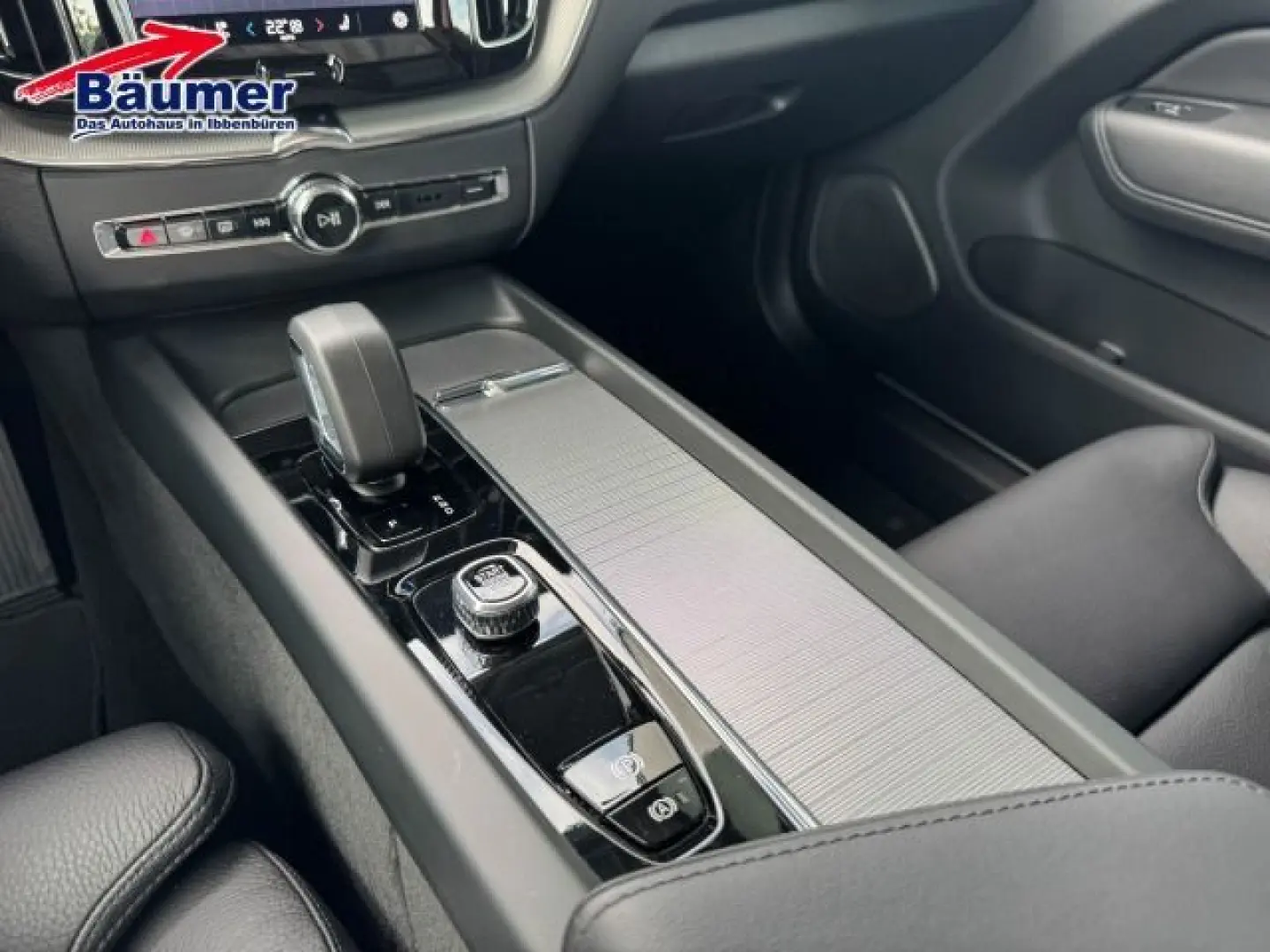VOLVO XC60 B4 AWD Mild-Hybrid Plus Dark +LEASING