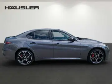 ALFA ROMEO Giulia 2.0 T Q4 AT8 Veloce LED Kamera ACC LEASING