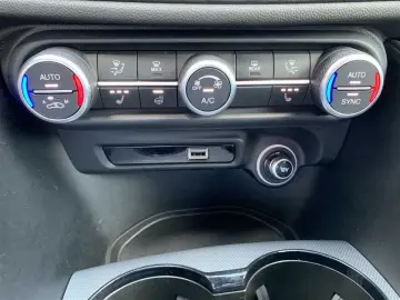 ALFA ROMEO Giulia 2.0 T Q4 AT8 Veloce LED Kamera ACC LEASING