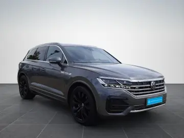 VOLKSWAGEN Touareg 3.0TDI R-Line Matrix/HUD/Pano/LEASING