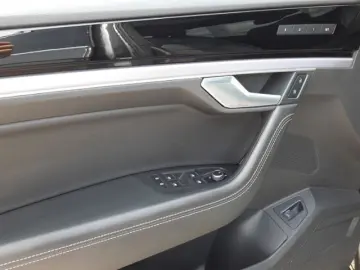 VOLKSWAGEN Touareg 3.0TDI R-Line Matrix/HUD/Pano/LEASING