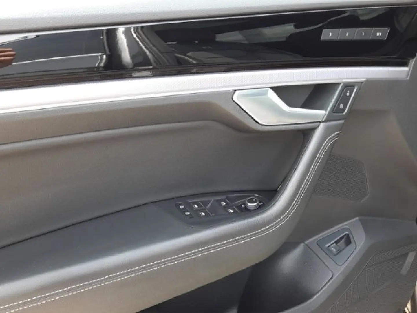 VOLKSWAGEN Touareg 3.0TDI R-Line Matrix/HUD/Pano/LEASING