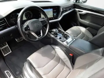 VOLKSWAGEN Touareg 3.0TDI R-Line Matrix/HUD/Pano/LEASING