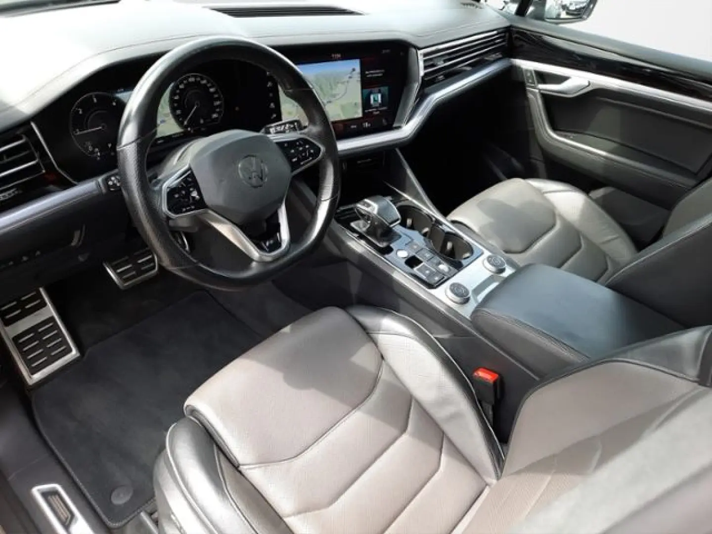 VOLKSWAGEN Touareg 3.0TDI R-Line Matrix/HUD/Pano/LEASING