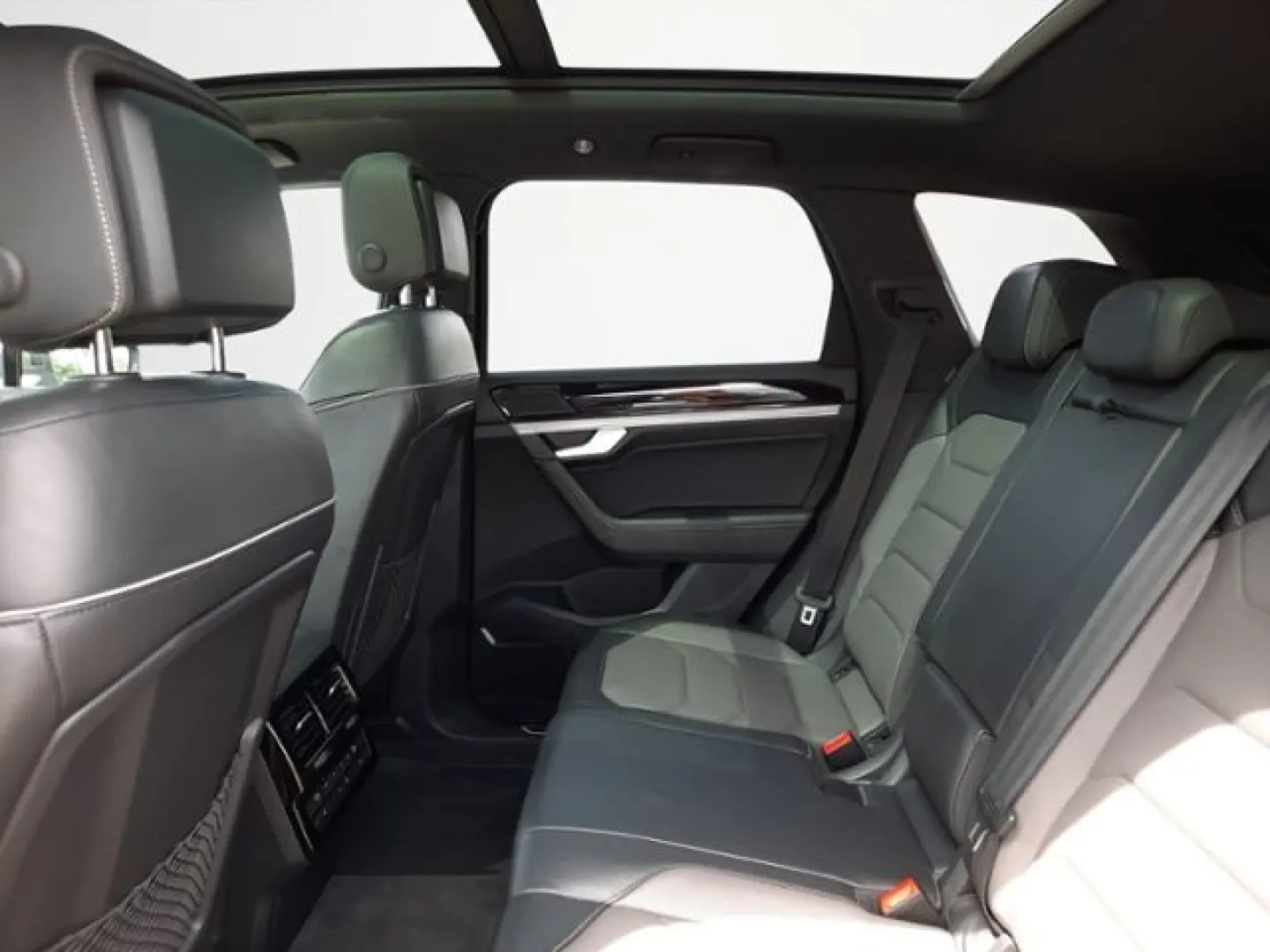 VOLKSWAGEN Touareg 3.0TDI R-Line Matrix/HUD/Pano/LEASING