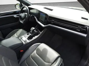 VOLKSWAGEN Touareg 3.0TDI R-Line Matrix/HUD/Pano/LEASING