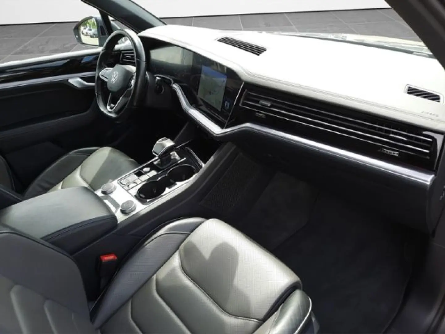 VOLKSWAGEN Touareg 3.0TDI R-Line Matrix/HUD/Pano/LEASING