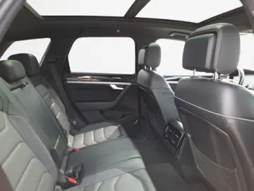 VOLKSWAGEN Touareg 3.0TDI R-Line Matrix/HUD/Pano/LEASING