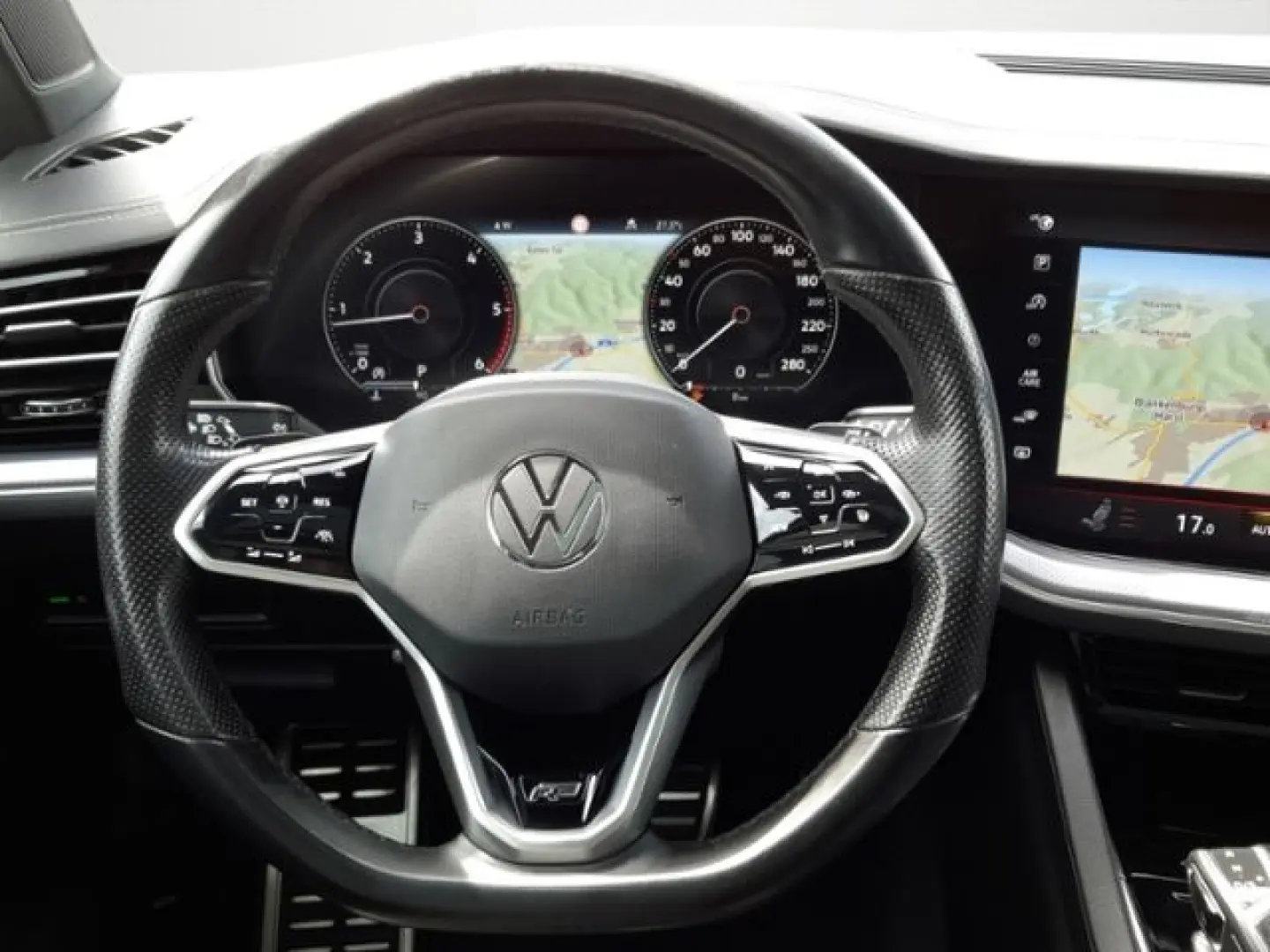 VOLKSWAGEN Touareg 3.0TDI R-Line Matrix/HUD/Pano/LEASING