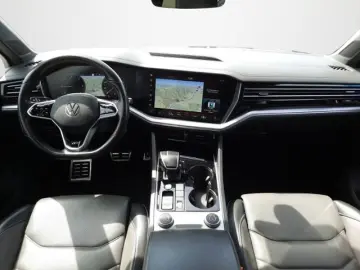 VOLKSWAGEN Touareg 3.0TDI R-Line Matrix/HUD/Pano/LEASING