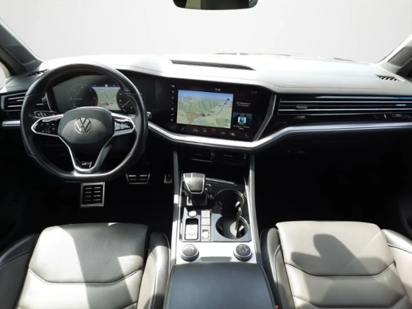 VOLKSWAGEN Touareg 3.0TDI R-Line Matrix/HUD/Pano/LEASING