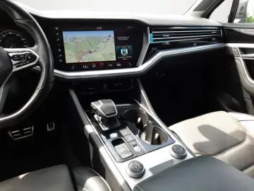 VOLKSWAGEN Touareg 3.0TDI R-Line Matrix/HUD/Pano/LEASING