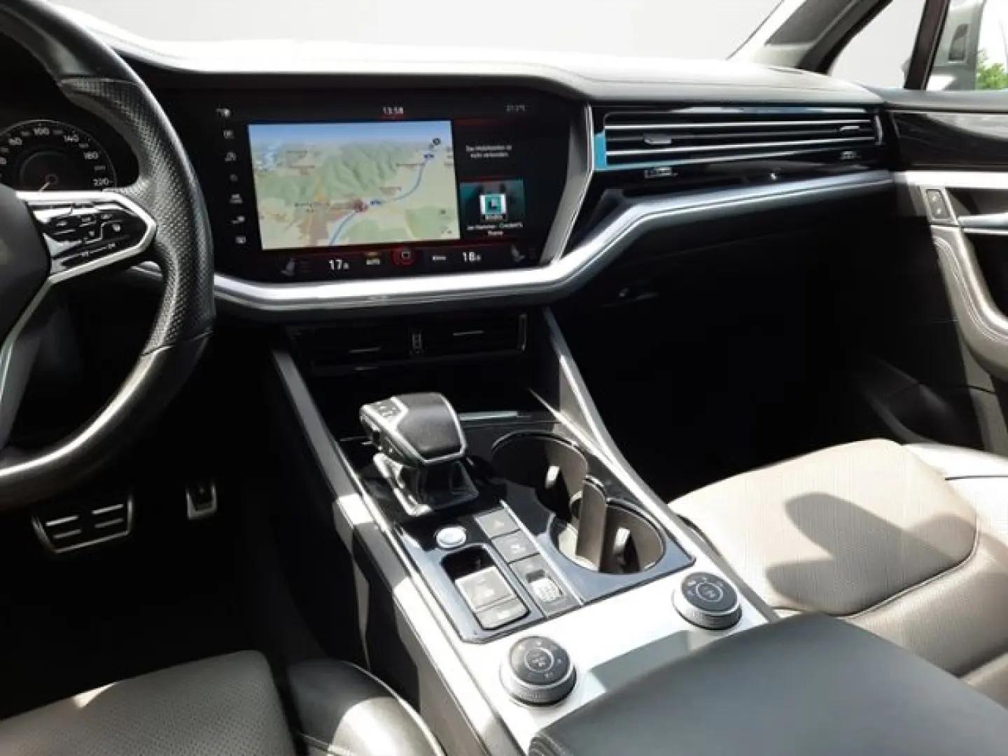 VOLKSWAGEN Touareg 3.0TDI R-Line Matrix/HUD/Pano/LEASING