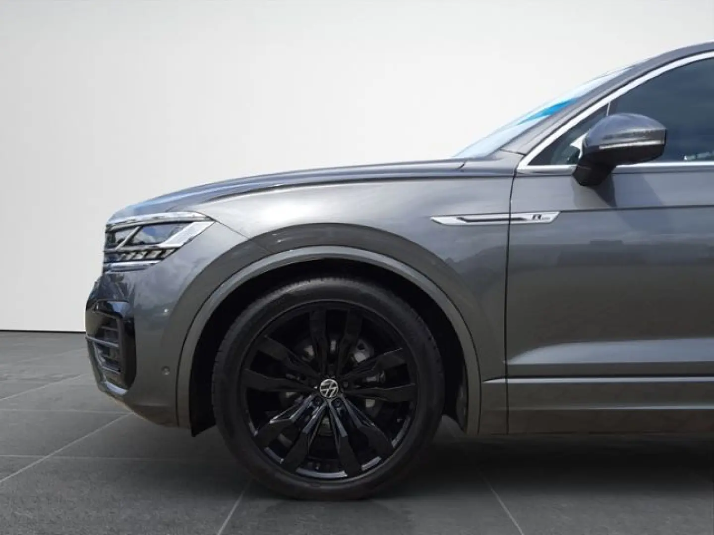 VOLKSWAGEN Touareg 3.0TDI R-Line Matrix/HUD/Pano/LEASING